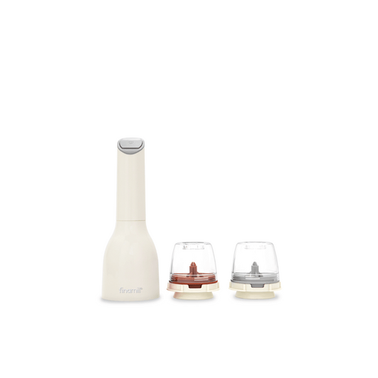 FINAMILL battery-operated grinder in soft cream with two interchangeable containers for grinding spices.